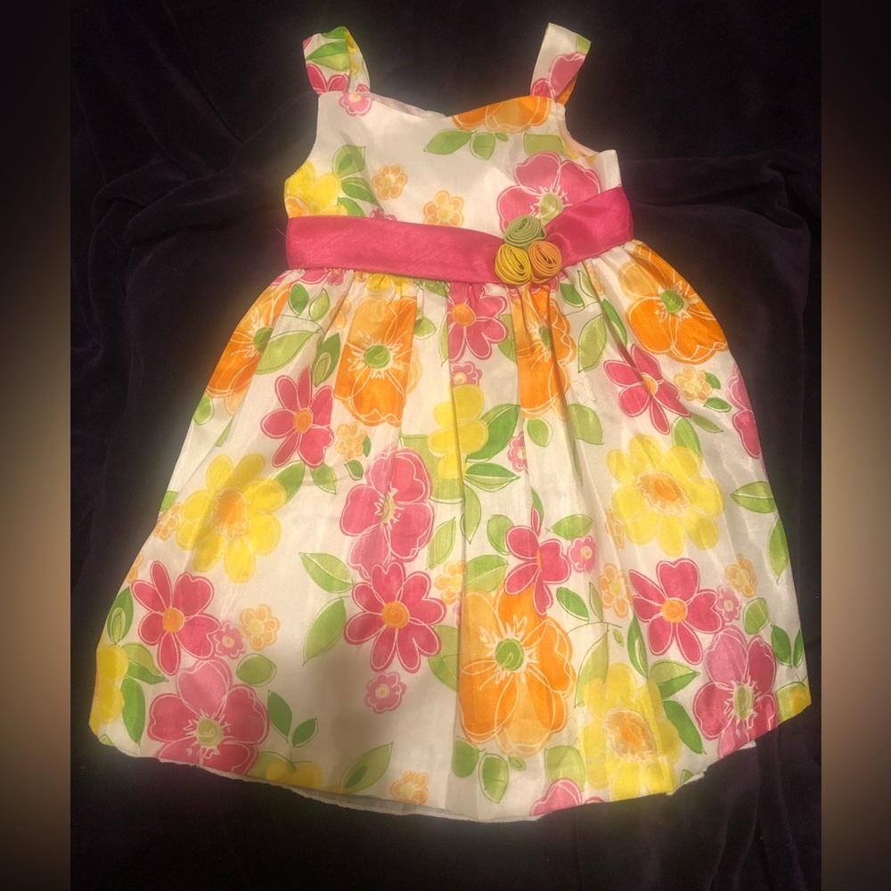 Beautiful floral dress. Size 4T